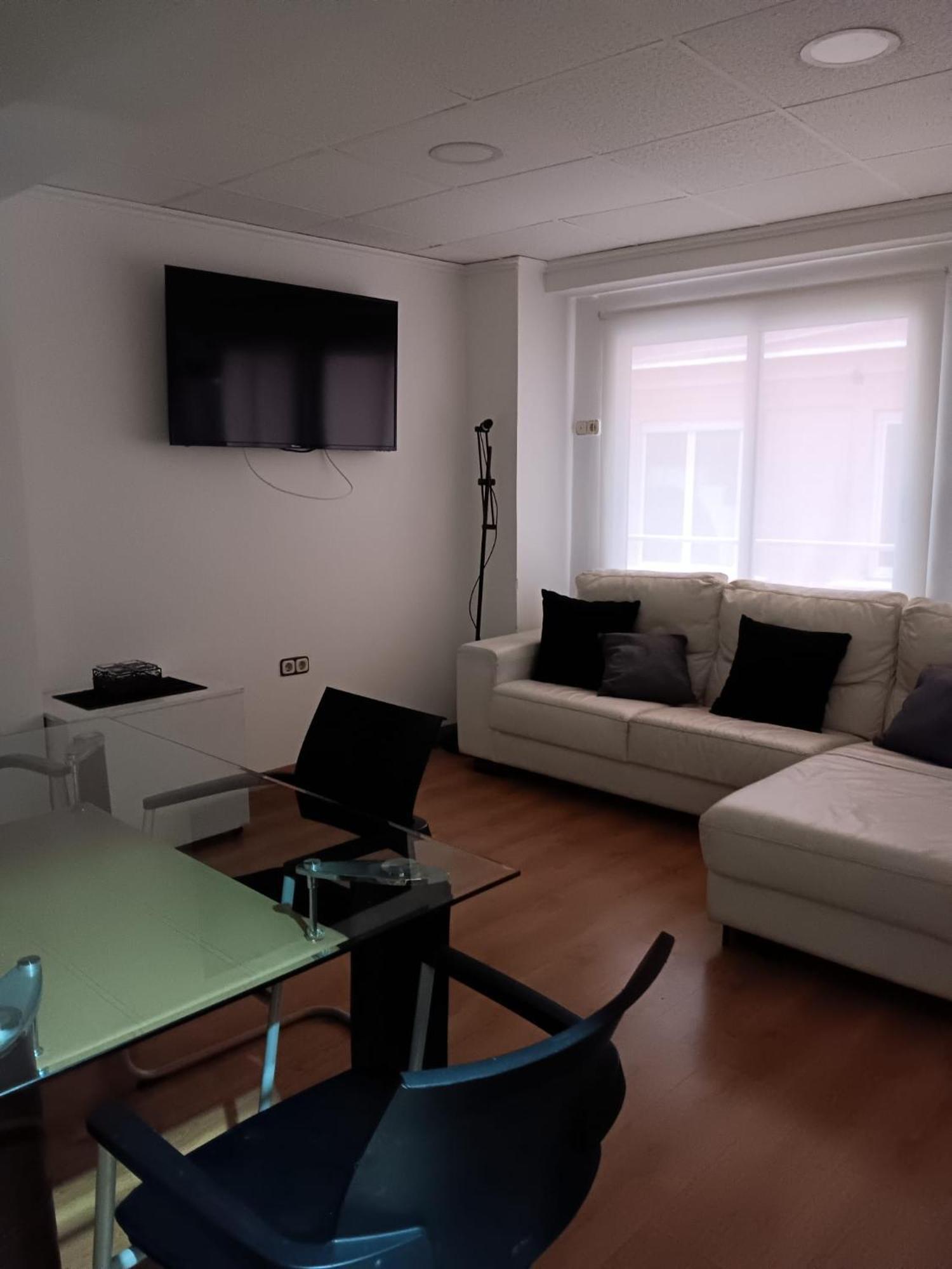 Near Plaza Ayuntamiento In The Historic Center Of Apartamento Valencia